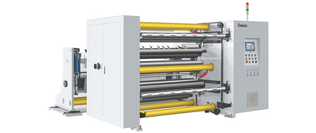Rollenschneid- und Wickelmaschine